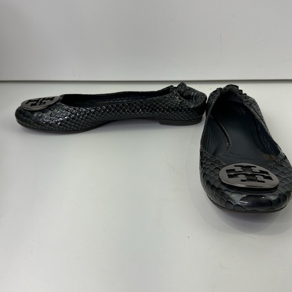 Tory Burch Reva Snake Print Gray Leather Ballet Flat - Picture 4 of 10
